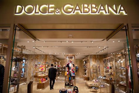 dolce e gabbana negozi chiusi in cina